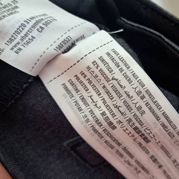 Abercrombie and Fitch Women's 90s Straight The Ultra High Rise Vegan Leather siz - Picture 7 of 7